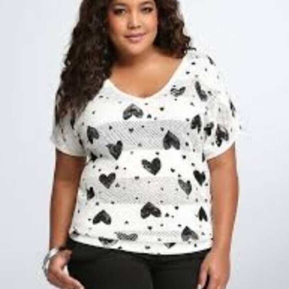 Torrid 4x White Striped / Black Heart Open Stitch Sweater Top